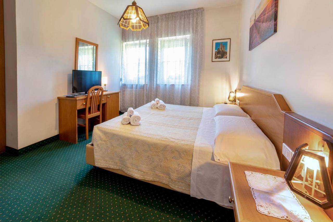 Hotel Ristorante Sagittario Feltre Kültér fotó