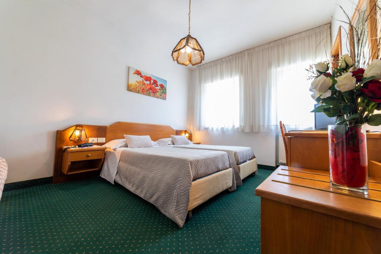 Hotel Ristorante Sagittario Feltre Kültér fotó