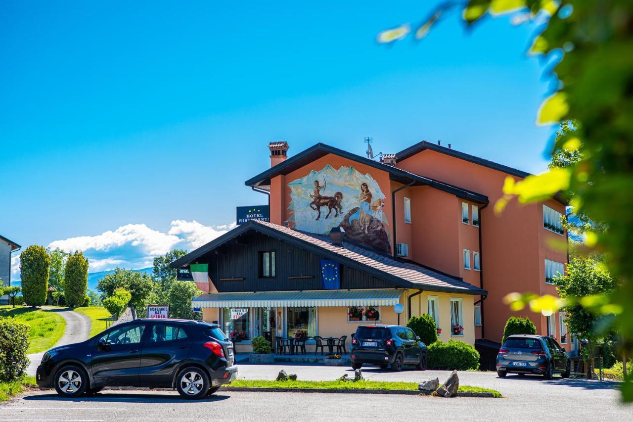 Hotel Ristorante Sagittario Feltre Kültér fotó