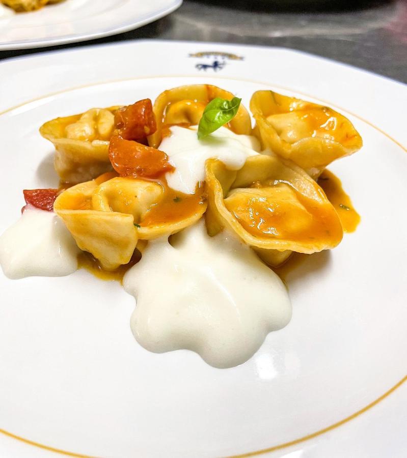 Hotel Ristorante Sagittario Feltre Kültér fotó