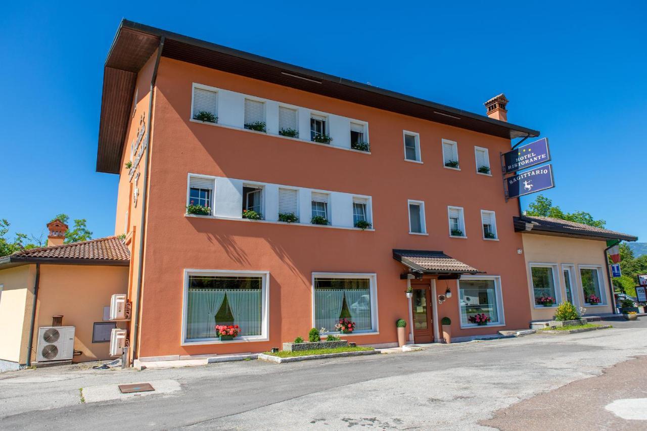 Hotel Ristorante Sagittario Feltre Kültér fotó