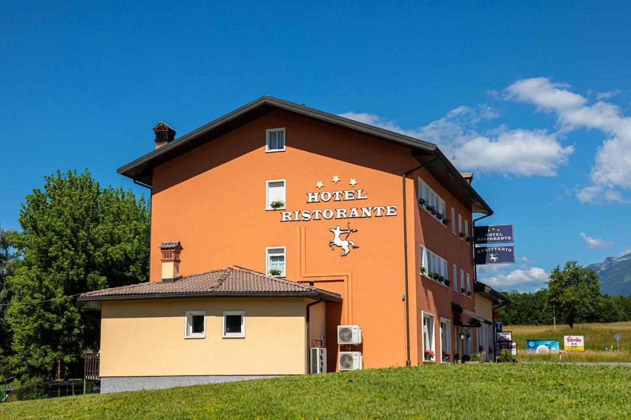 Hotel Ristorante Sagittario Feltre Kültér fotó