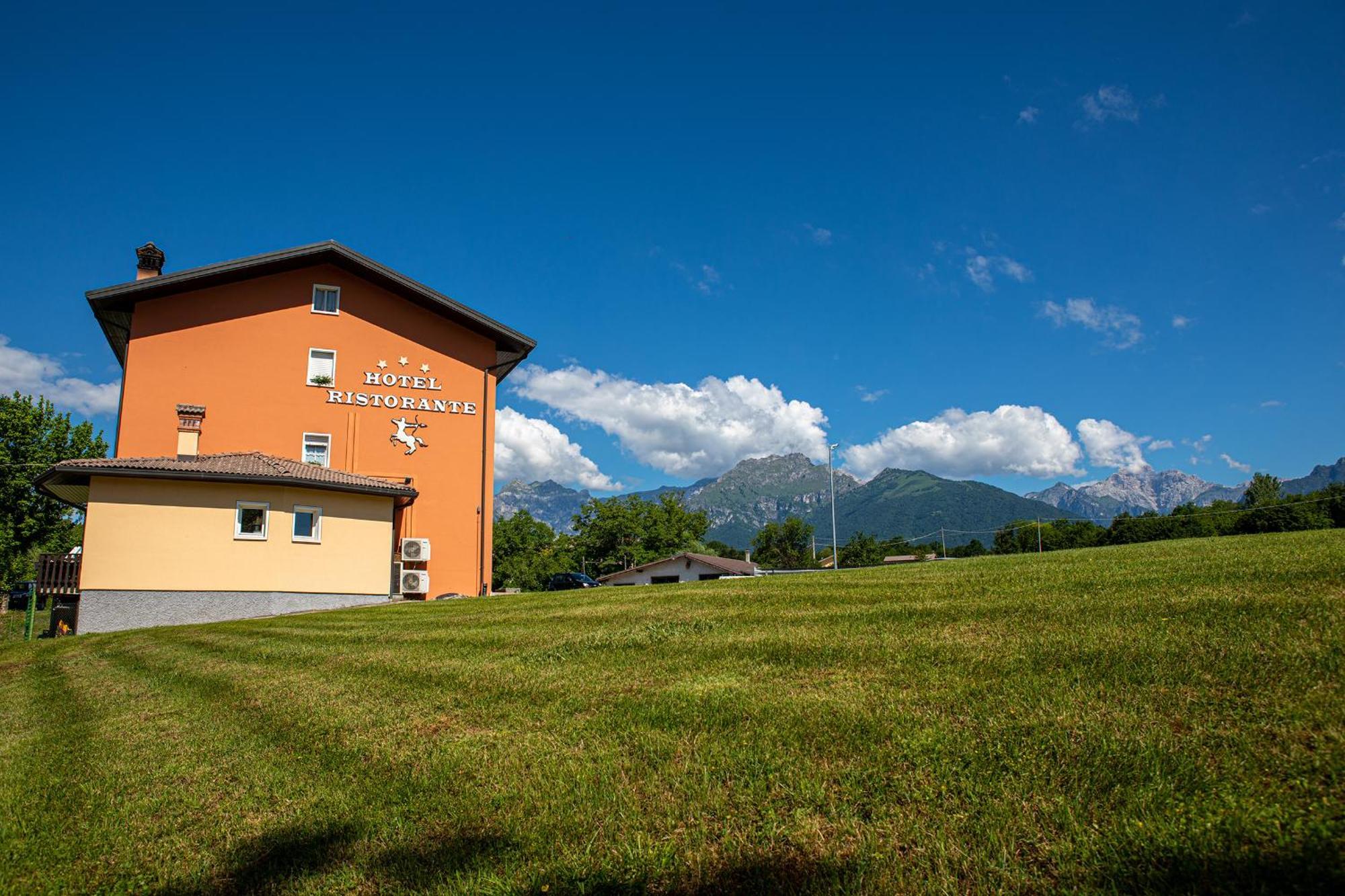 Hotel Ristorante Sagittario Feltre Kültér fotó