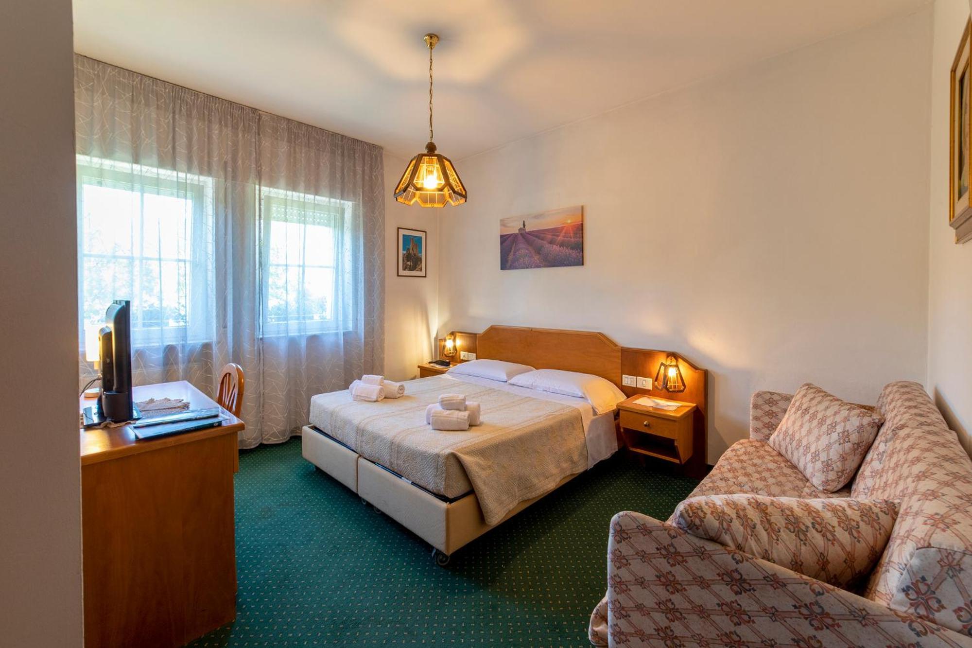 Hotel Ristorante Sagittario Feltre Kültér fotó