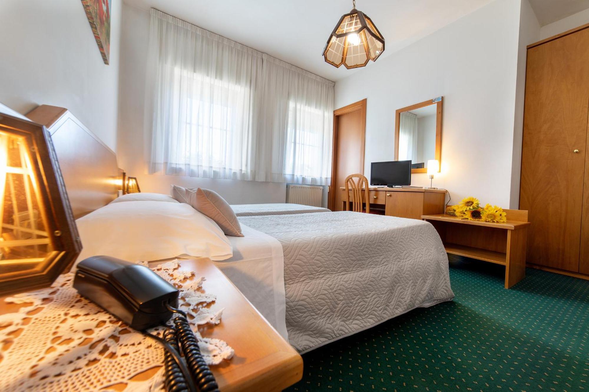 Hotel Ristorante Sagittario Feltre Kültér fotó