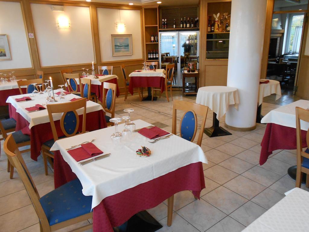 Hotel Ristorante Sagittario Feltre Kültér fotó