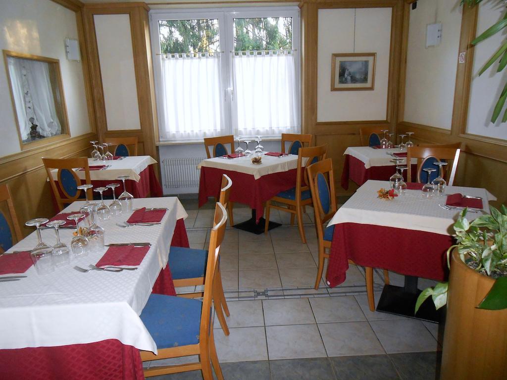Hotel Ristorante Sagittario Feltre Kültér fotó