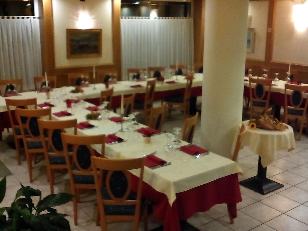 Hotel Ristorante Sagittario Feltre Kültér fotó