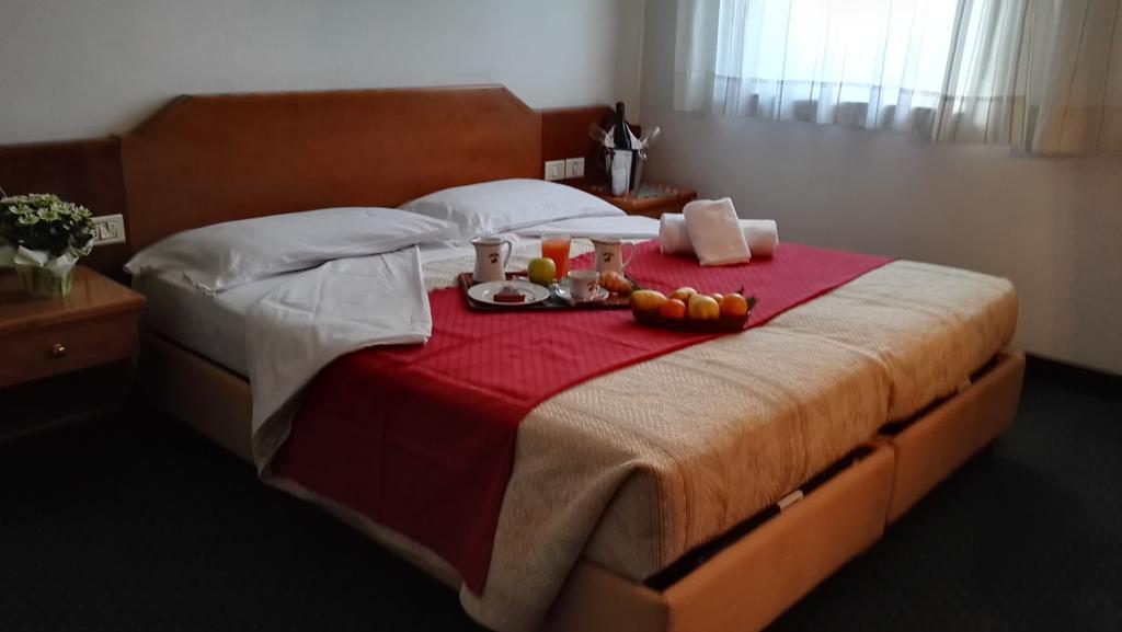 Hotel Ristorante Sagittario Feltre Kültér fotó