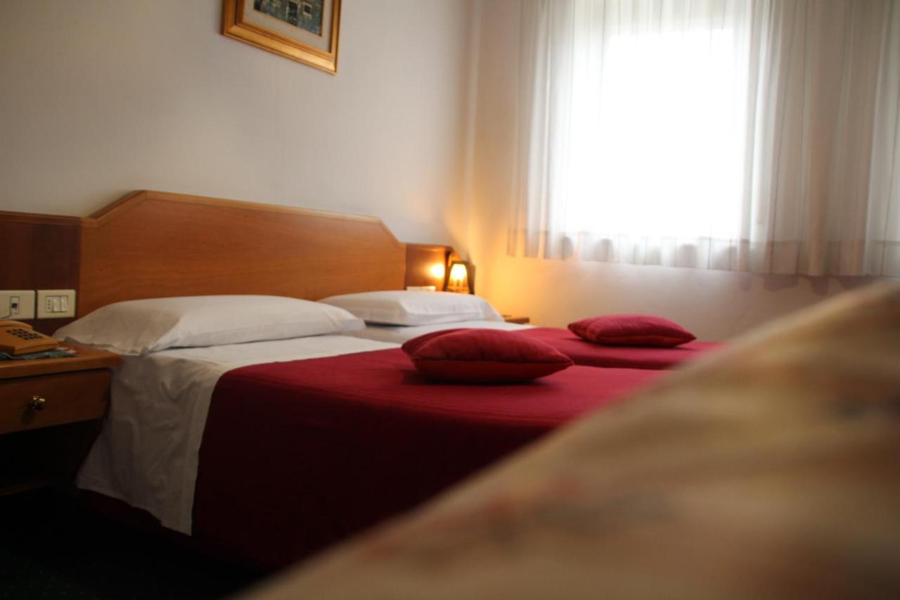 Hotel Ristorante Sagittario Feltre Kültér fotó